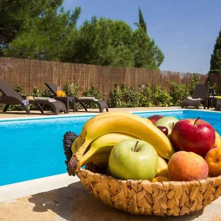 Villa The Four Seasons House With Pool
