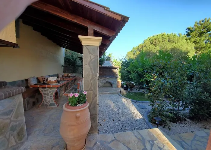 The Four Seasons House With Pool *