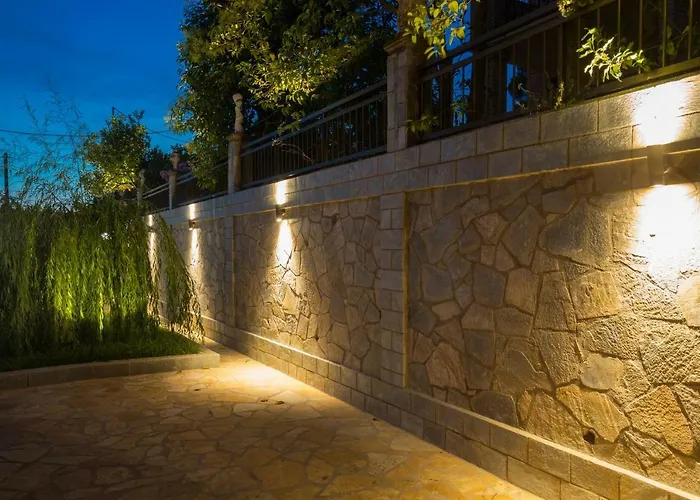 The Four Seasons House With Pool Mantouki