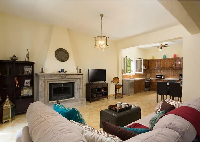 The Four Seasons House With Pool