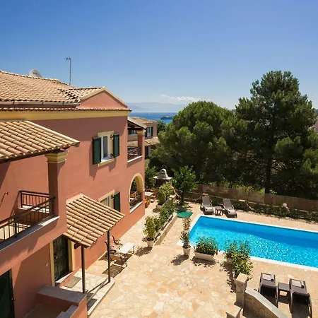 فيلة The Four Seasons House With Pool Mantouki