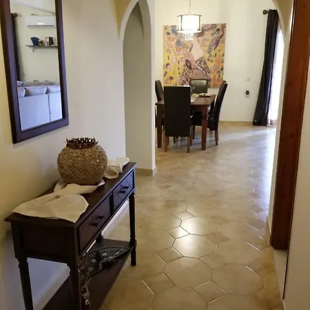 The Four Seasons House With Pool فيلة Mantouki