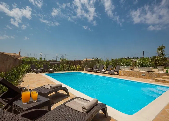 The Four Seasons House With Pool ヴィラ
